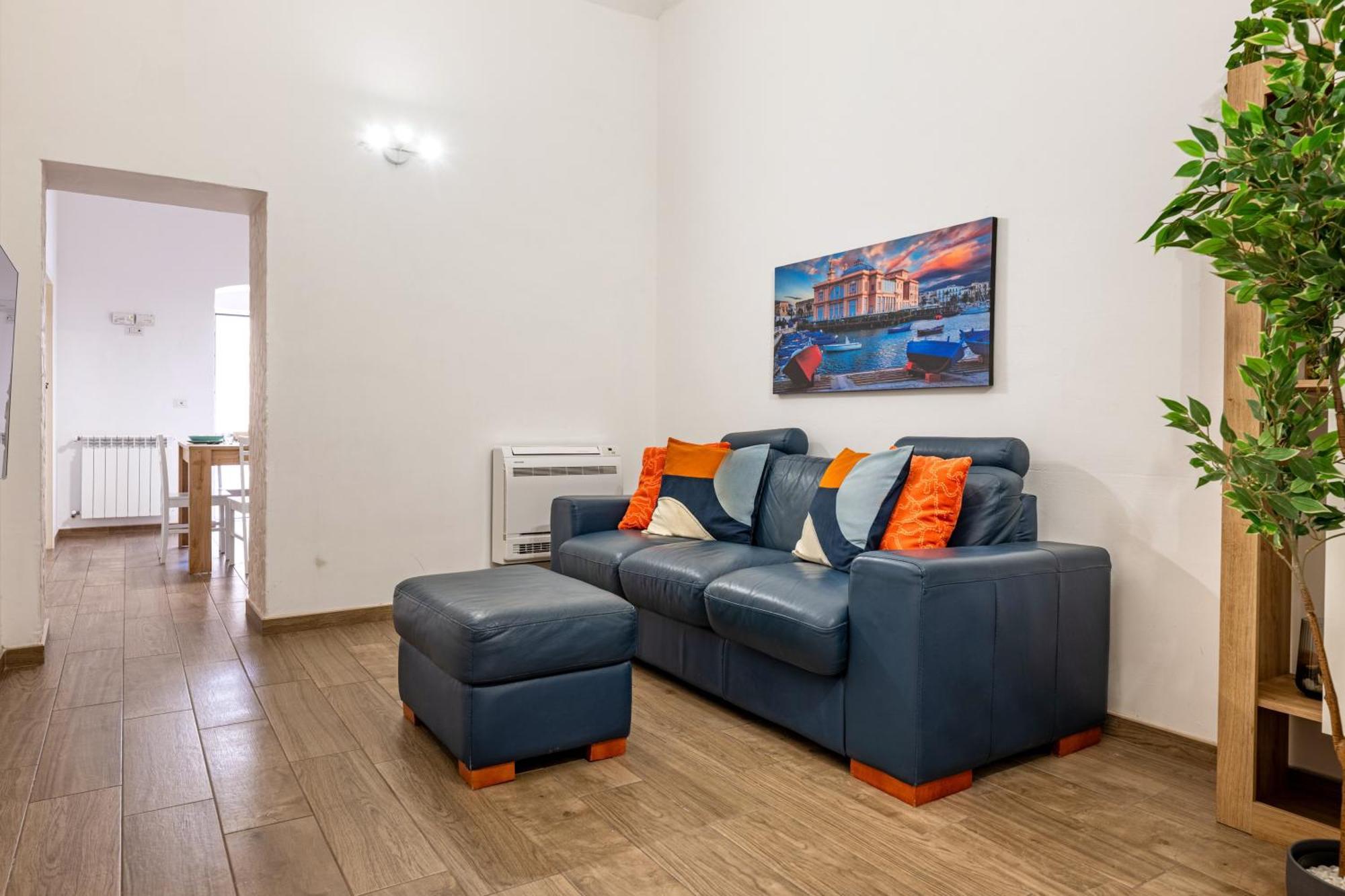 Modern Stone In The Heart Of Appartamento Bari